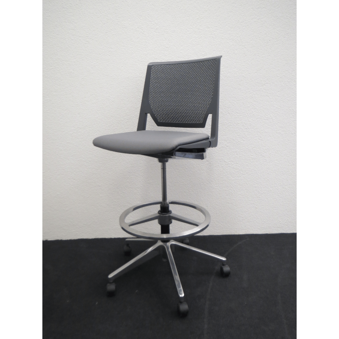 Comforto Counter Stuhl Very – Rücken Kunststoff Grau, Sitz Stoff Grau