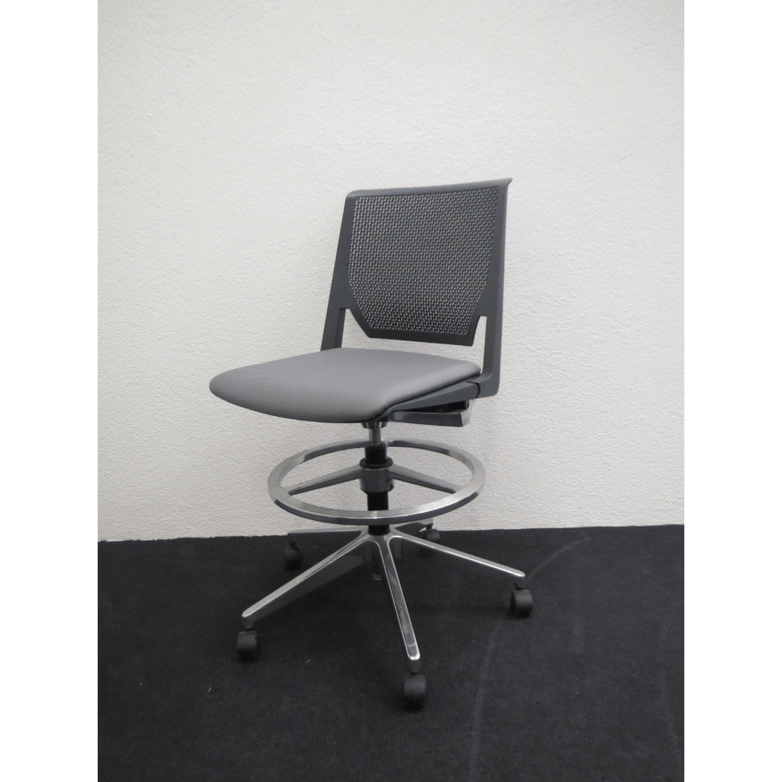 Comforto Counter Stuhl Very – Rücken Kunststoff Grau, Sitz Stoff Grau