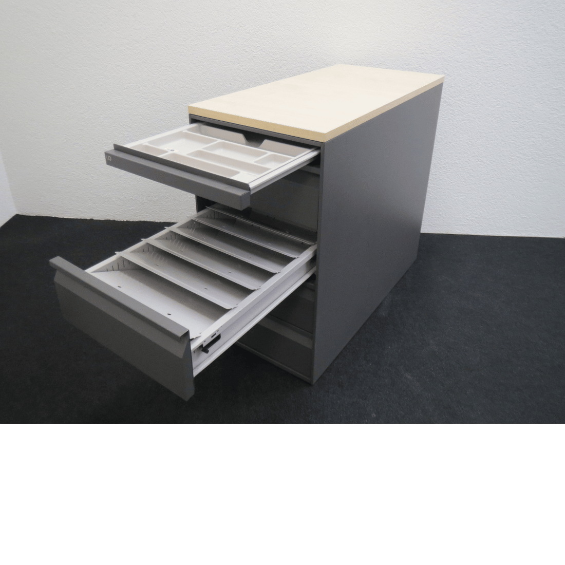 Lista Anstellkorpus 9666 anthrazit, Abdeckung Ahorn Dekor