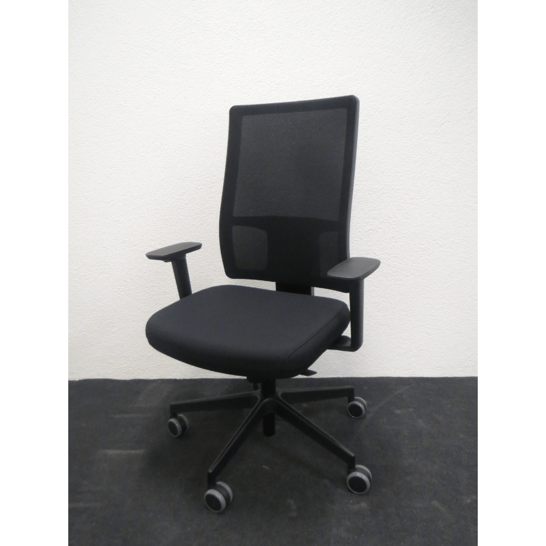 Rexsitt Bürodrehstuhl Mesh mit Armlehnen – Ergonomischer Drehstuhl mit Netzrücken & Schiebesitz | Schwarz