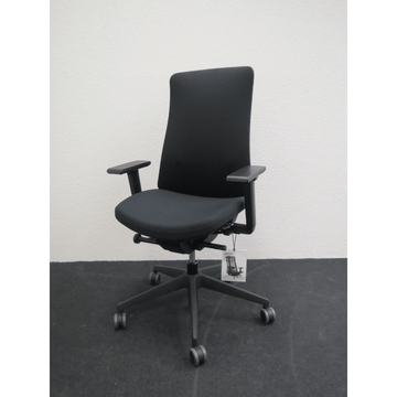 König + Neurath JET III Drehstuhl – Stoffrücken & Stoffsitz schwarz, verstellbare Armlehnen, Bandscheibenstütze, Schiebesitz, Sitzneigeverstellung – Neu ab Lager