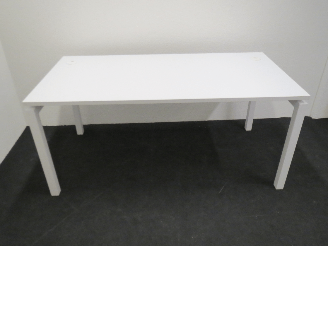 Bürotisch weiss von HN 160 x 80 cm mit repariertem Schaden