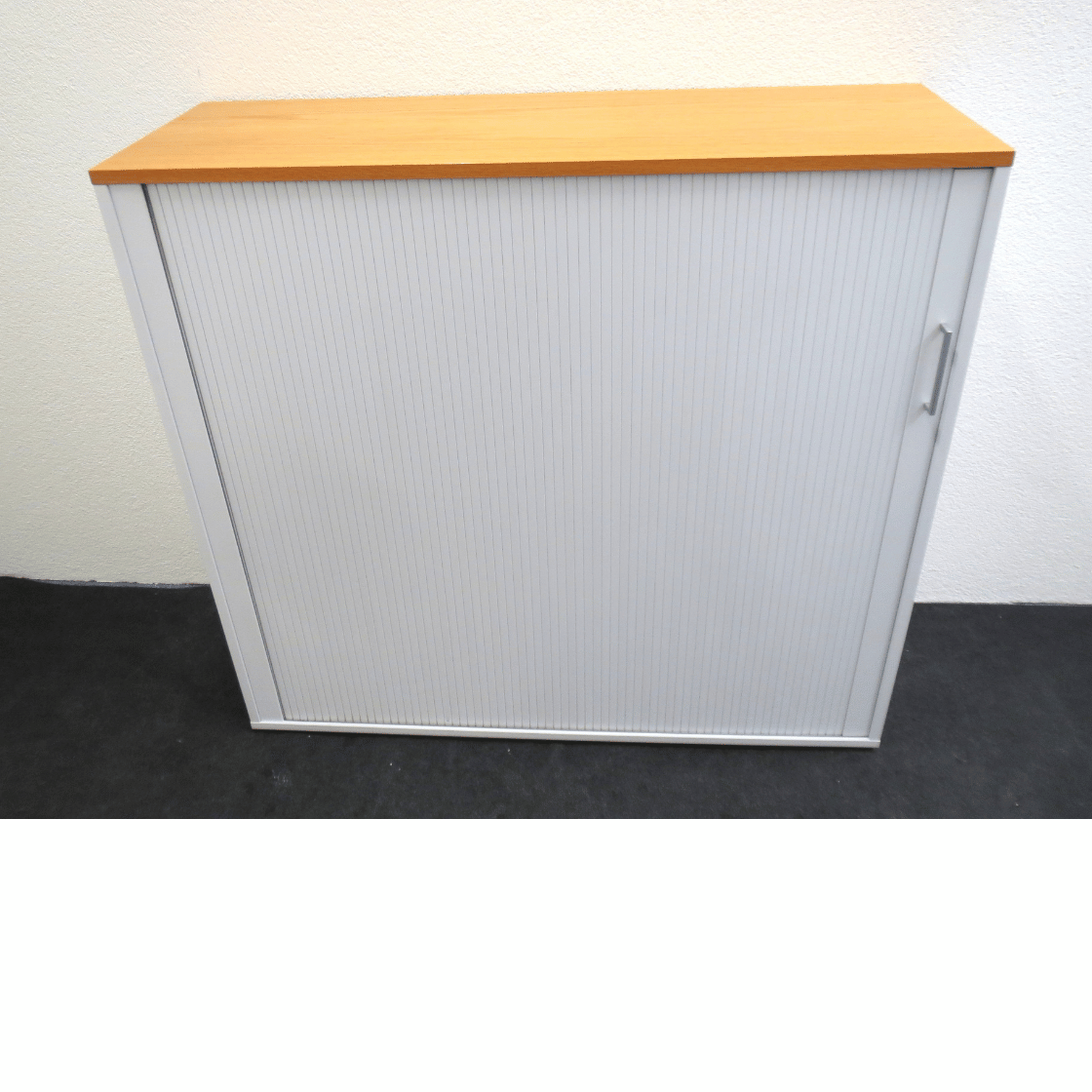 Rollladenschrank von Ergodata 120 cm 3 OH weiss Eiche natur mit Schaden Rollladen