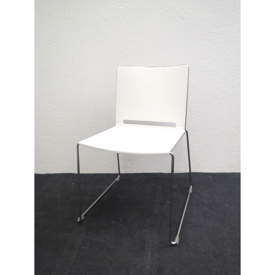Filo Kunststoffstuhl weiss neu aus Liquidation