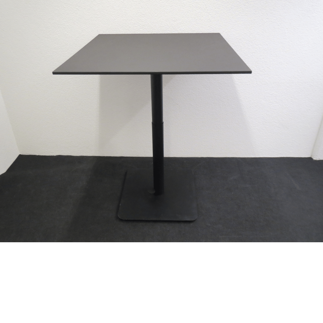 Lista Sitz- Stehtisch 90 x 90 cm, Linoleum anthrazit