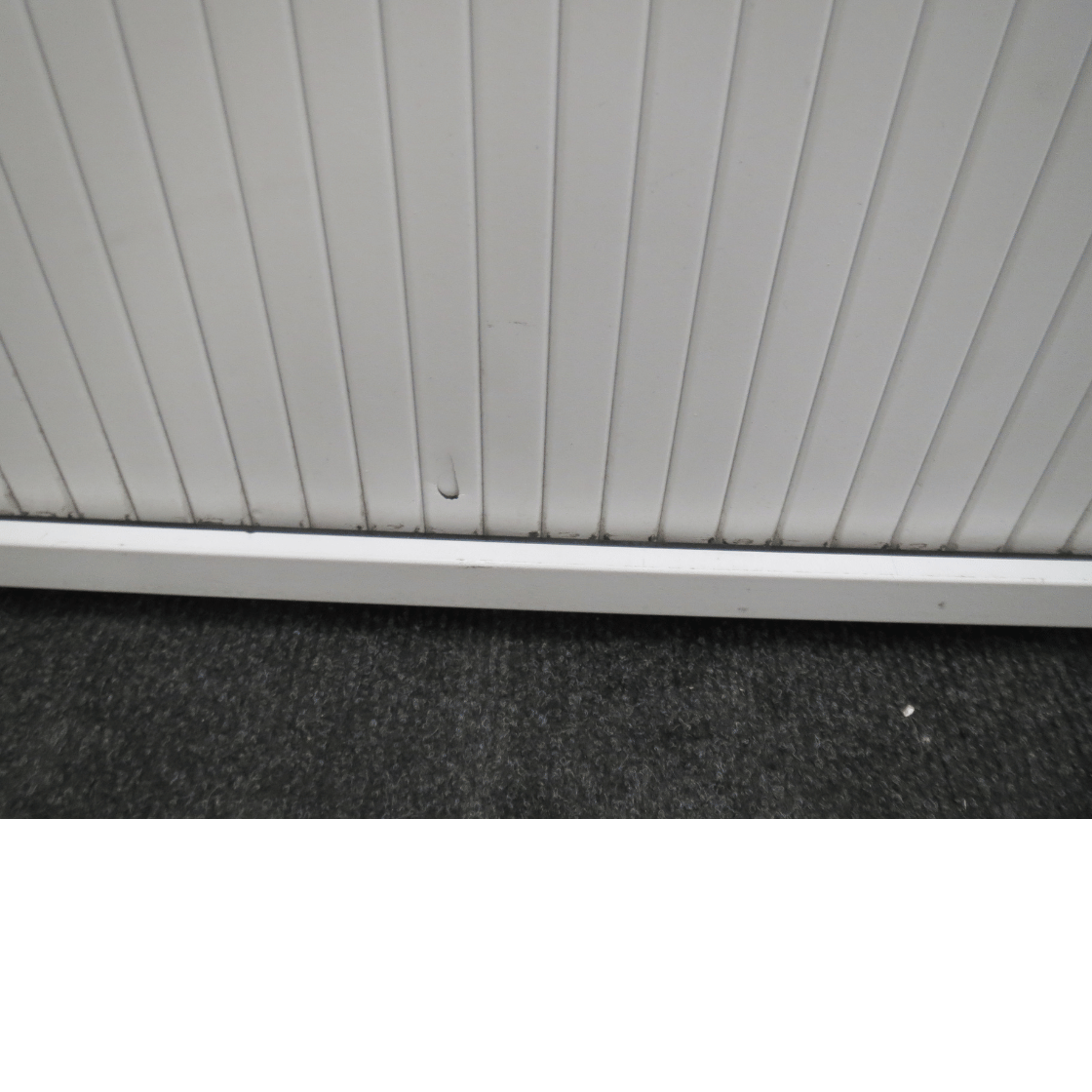 Rollladenschrank von Ergodata 120 cm 3 OH weiss Eiche natur mit Schaden Rollladen