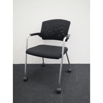 Sitag Besucherstuhl EL100 – Netzrücken Schwarz, Stoffsitz Schwarz, 4-Fussgestell Mattverchromt auf Rollen, Gebraucht