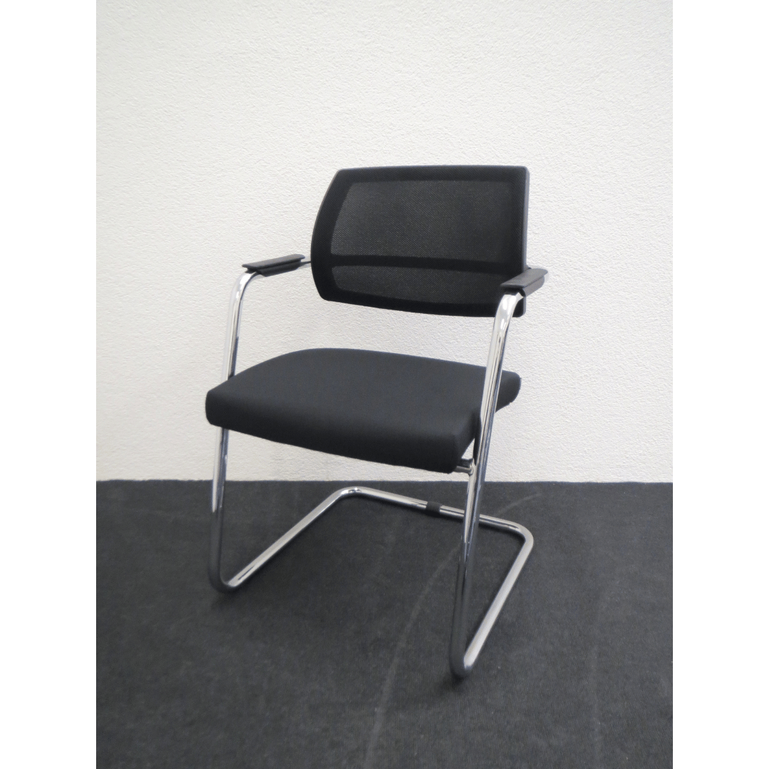 Sitland Besucherstuhl Mesh – Freischwinger, Netzrücken & Stoff Schwarz, Neu