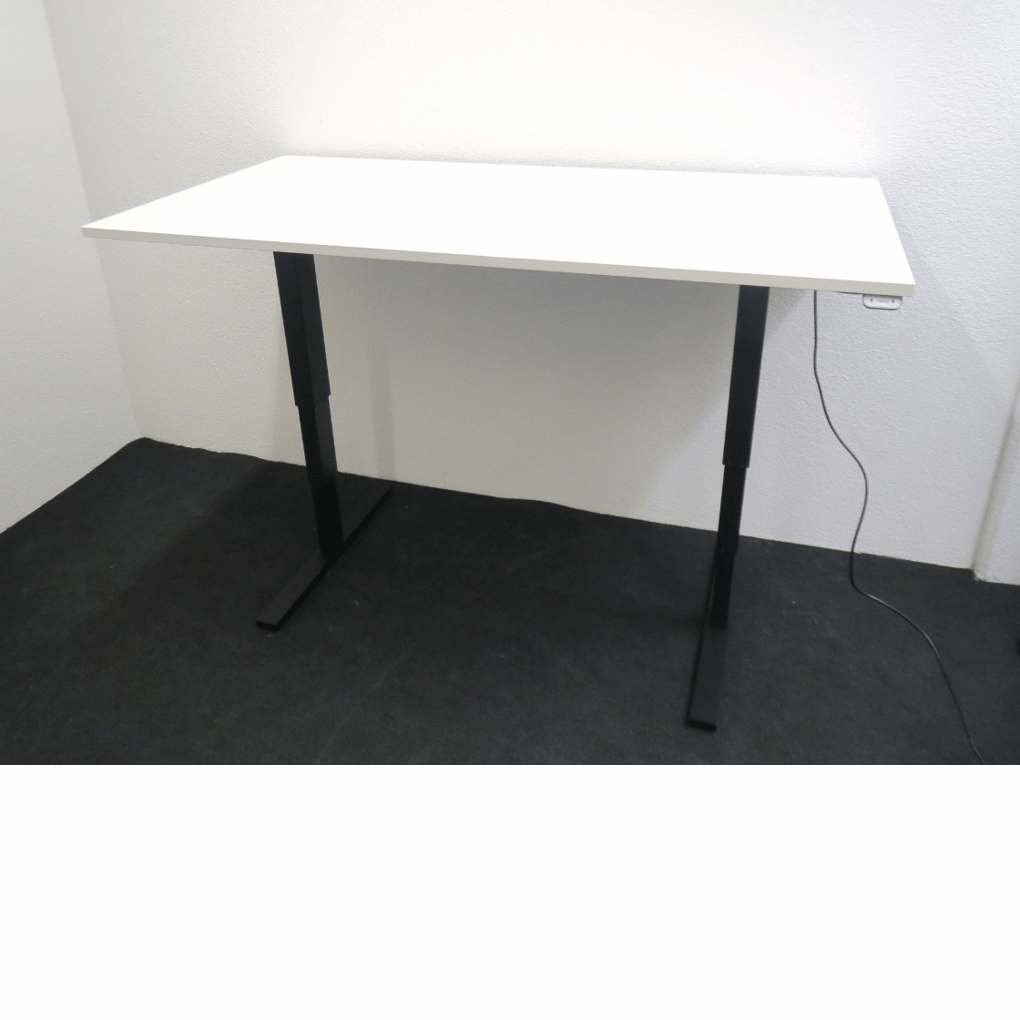 Denz Sitz-Stehtisch 160x80 cm – Elektrisch Höhenverstellbar 68–122 cm, Weiß/Schwarz, Gebraucht