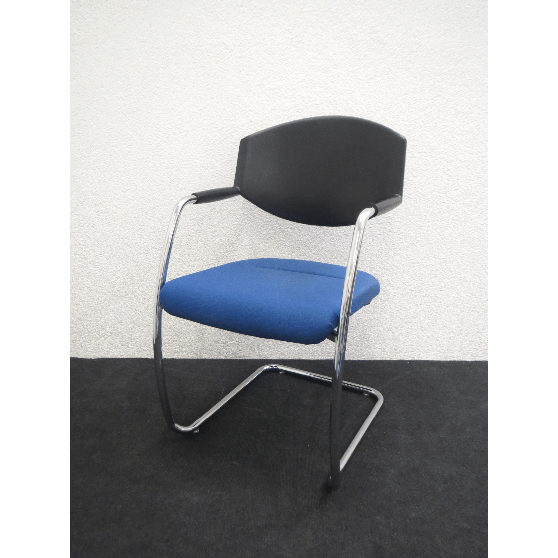 Stoll Giroflex 16 Freischwinger – Besucherstuhl, Stoffbezug blau, Gestell verchromt