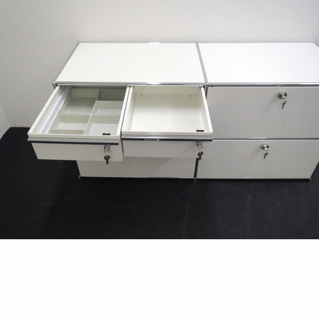 USM Haller Sideboard Weiss – 152 x 52 x 74.5 cm, 2 OH – Sehr guter Zustand