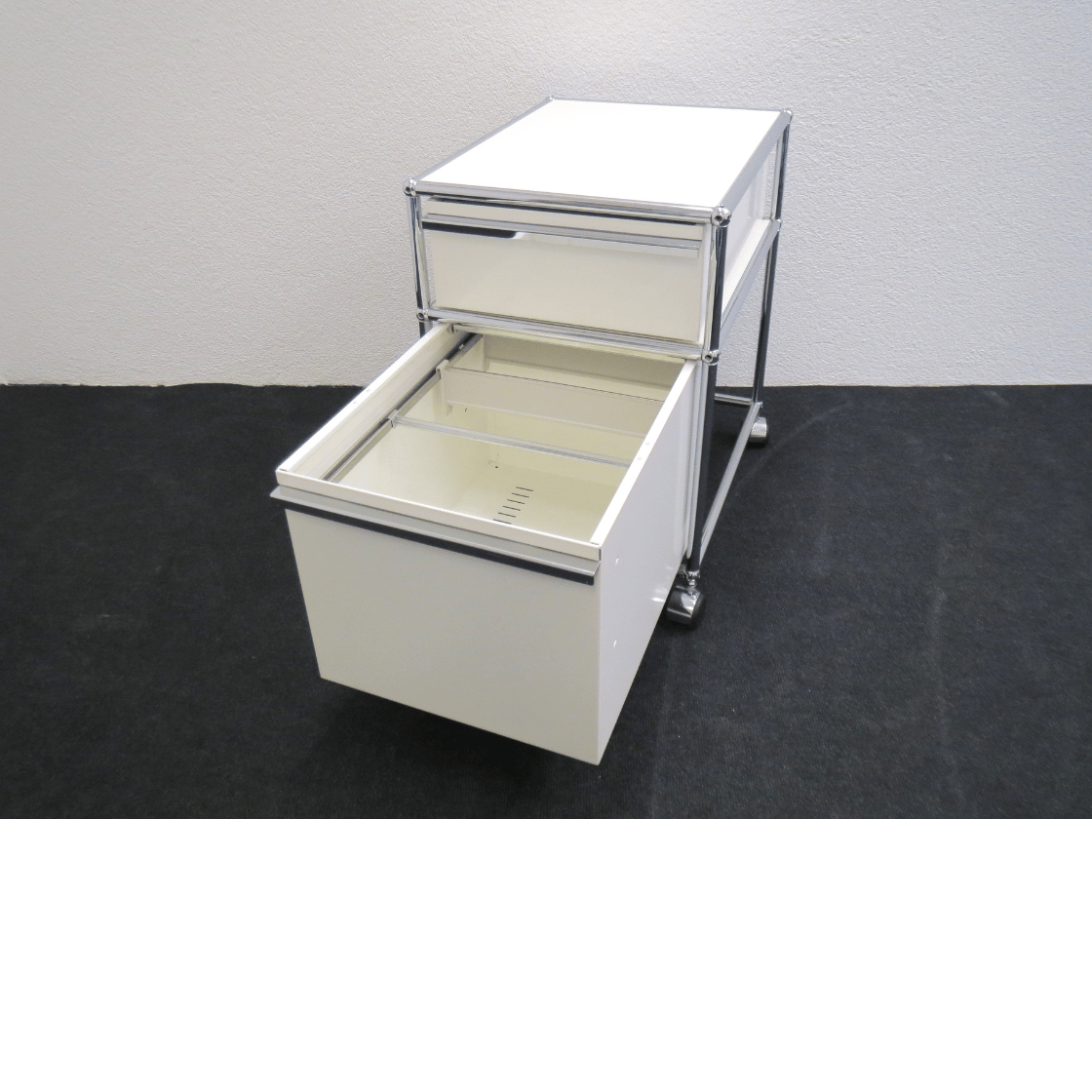 USM Haller Korpus Weiss – 52 x 42 x 60,5 cm – Sehr guter Zustand