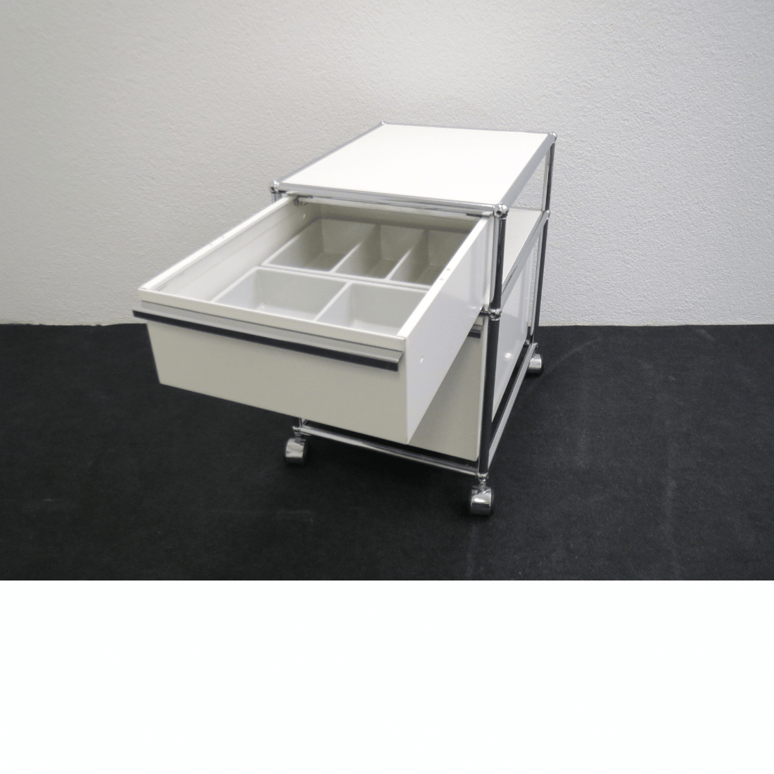 USM Haller Korpus Weiss – 52 x 42 x 60,5 cm – Sehr guter Zustand