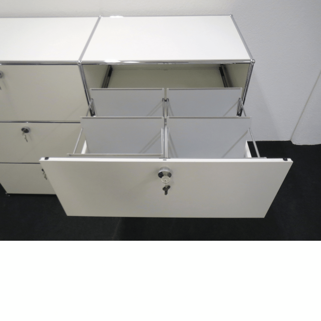 USM Haller Sideboard Weiss – 152 x 52 x 109 cm, 3 OH – Sehr guter Zustand