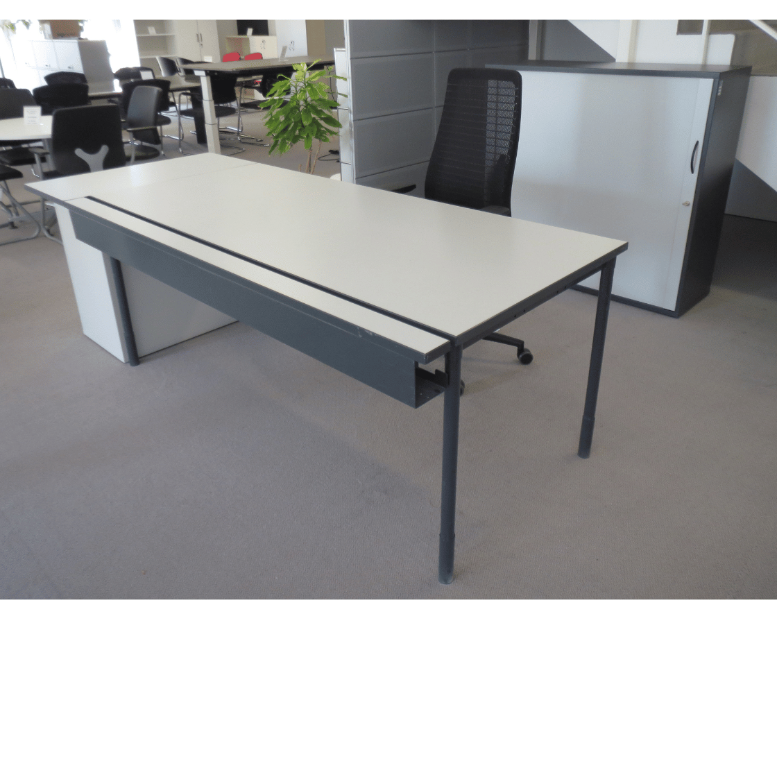 Arbeitsplatz von Zimmerli, Elan Euroffice